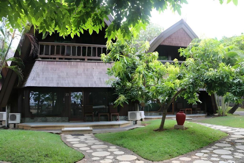 Putri Duyung Ancol Hotel Jacarta Exterior foto