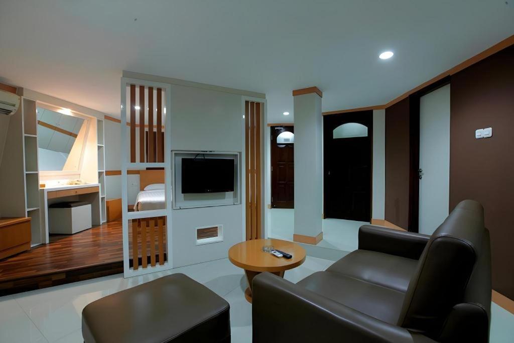 Putri Duyung Ancol Hotel Jacarta Exterior foto